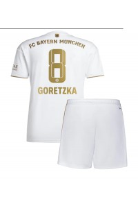 Fotbalové Dres Bayern Munich Leon Goretzka #8 Dětské Venkovní Oblečení 2022-23 Krátký Rukáv (+ trenýrky)